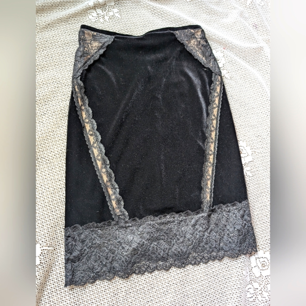 Y2K Velvet and Lace Femme Goth Evening Skirt Black